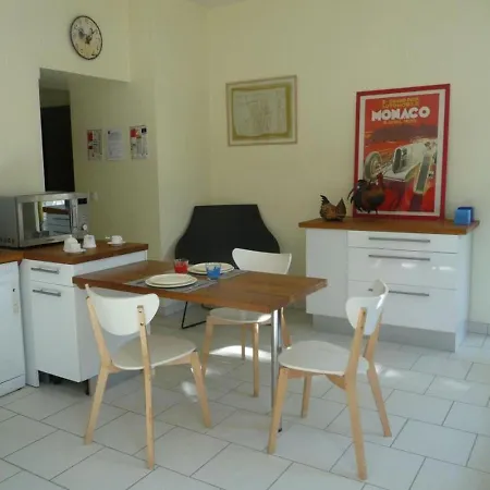 Paisible Avec Jardins Privatifs à Cognac, Proche Des Sentiers De Randonnée, Animaux Acceptés - Fr-1-653-178 *