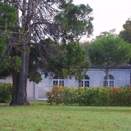 Сasa de vacaciones Paisible Avec Jardins Privatifs à Cognac, Proche Des Sentiers De Randonnée, Animaux Acceptés - Fr-1-653-178
