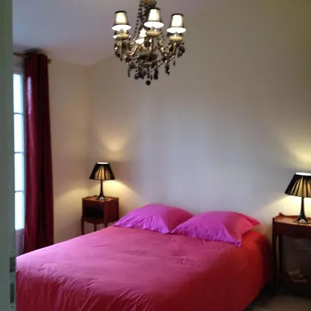 Сasa de vacaciones Paisible Avec Jardins Privatifs à Cognac, Proche Des Sentiers De Randonnée, Animaux Acceptés - Fr-1-653-178