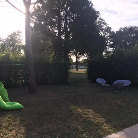 Сasa de vacaciones Paisible Avec Jardins Privatifs à Cognac, Proche Des Sentiers De Randonnée, Animaux Acceptés - Fr-1-653-178