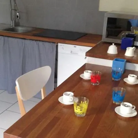 Сasa de vacaciones Paisible Avec Jardins Privatifs à Cognac, Proche Des Sentiers De Randonnée, Animaux Acceptés - Fr-1-653-178 *